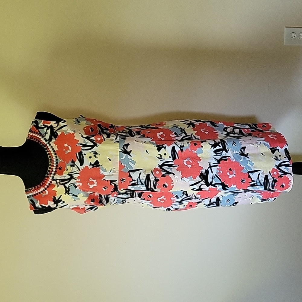 Cotton floral sleeveless dress,fully lined with back zipper. Beaded neckline.